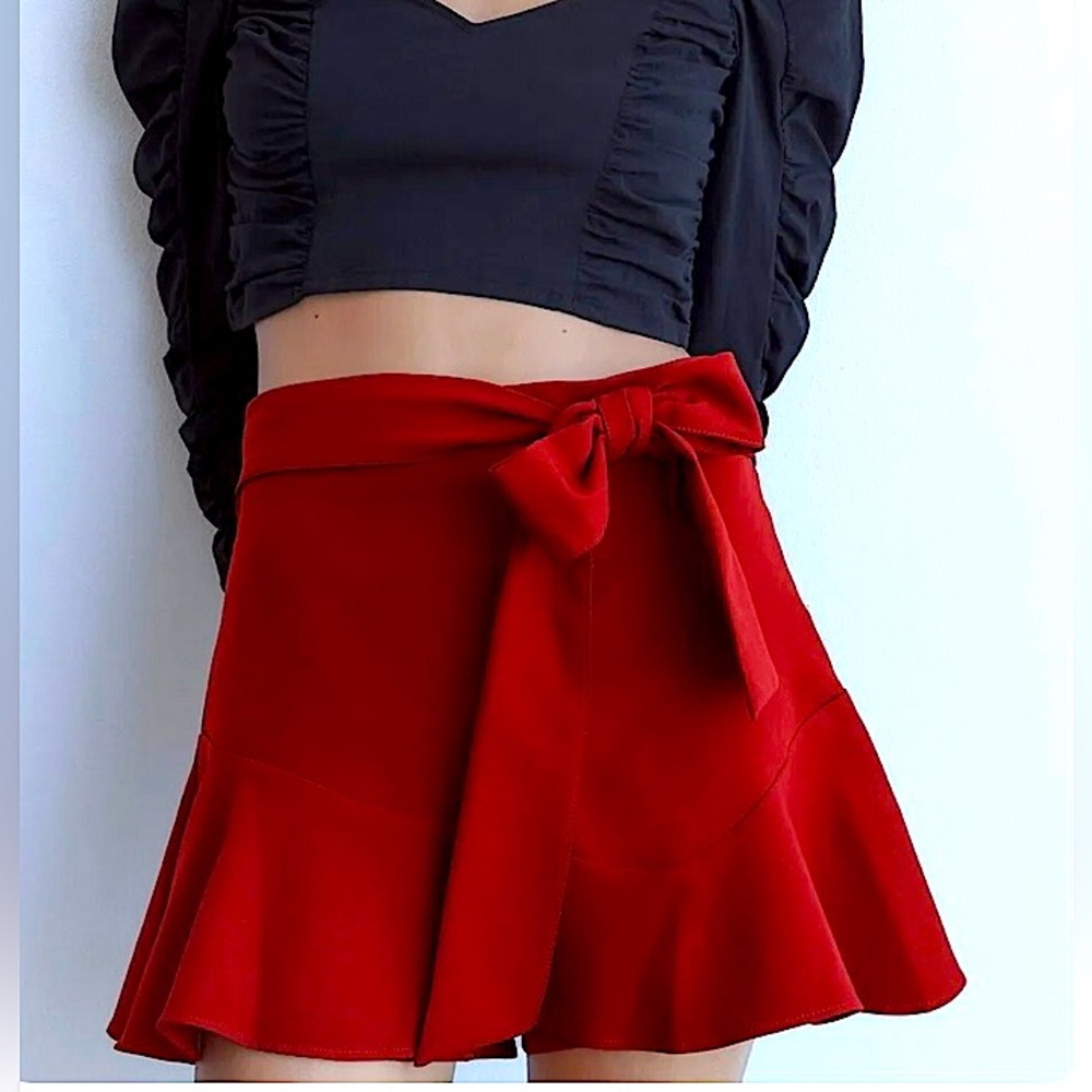 NWOT - Zara bow trim skort - red colour - size XS